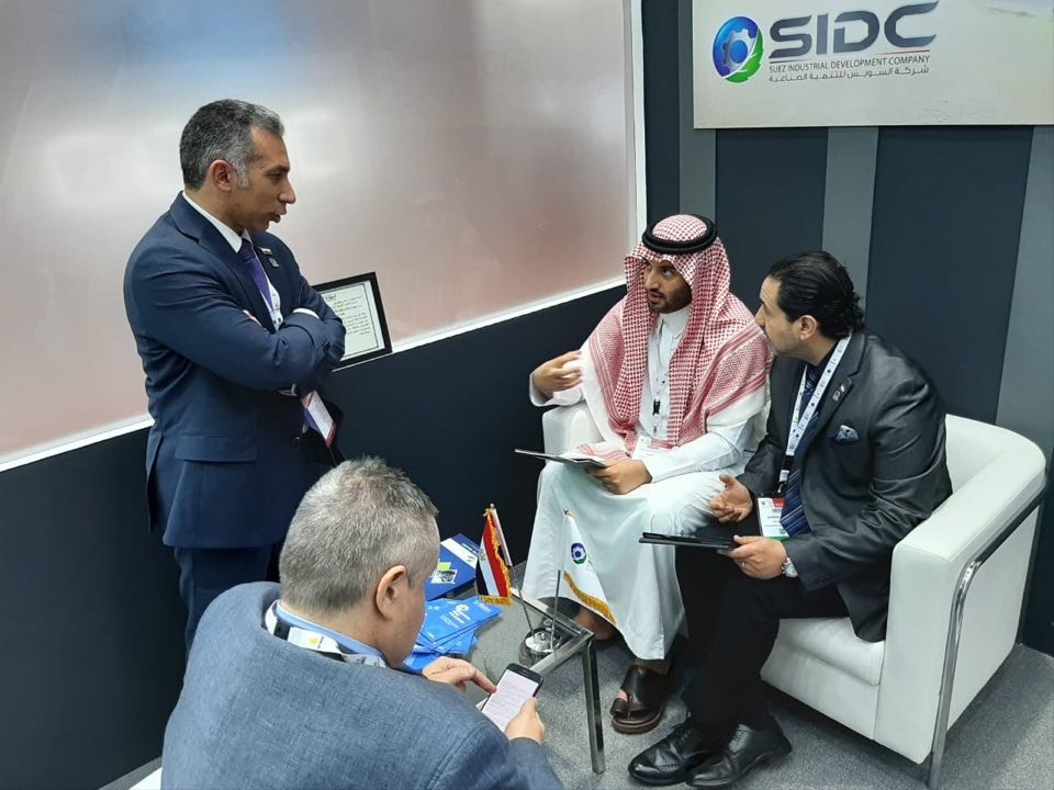   في ختام ملتقى الاستثمار بدبي .. شركات عالمية تزور مصر قريبا لبحث فرص الاستثمار بمنطقة  قناة السويس