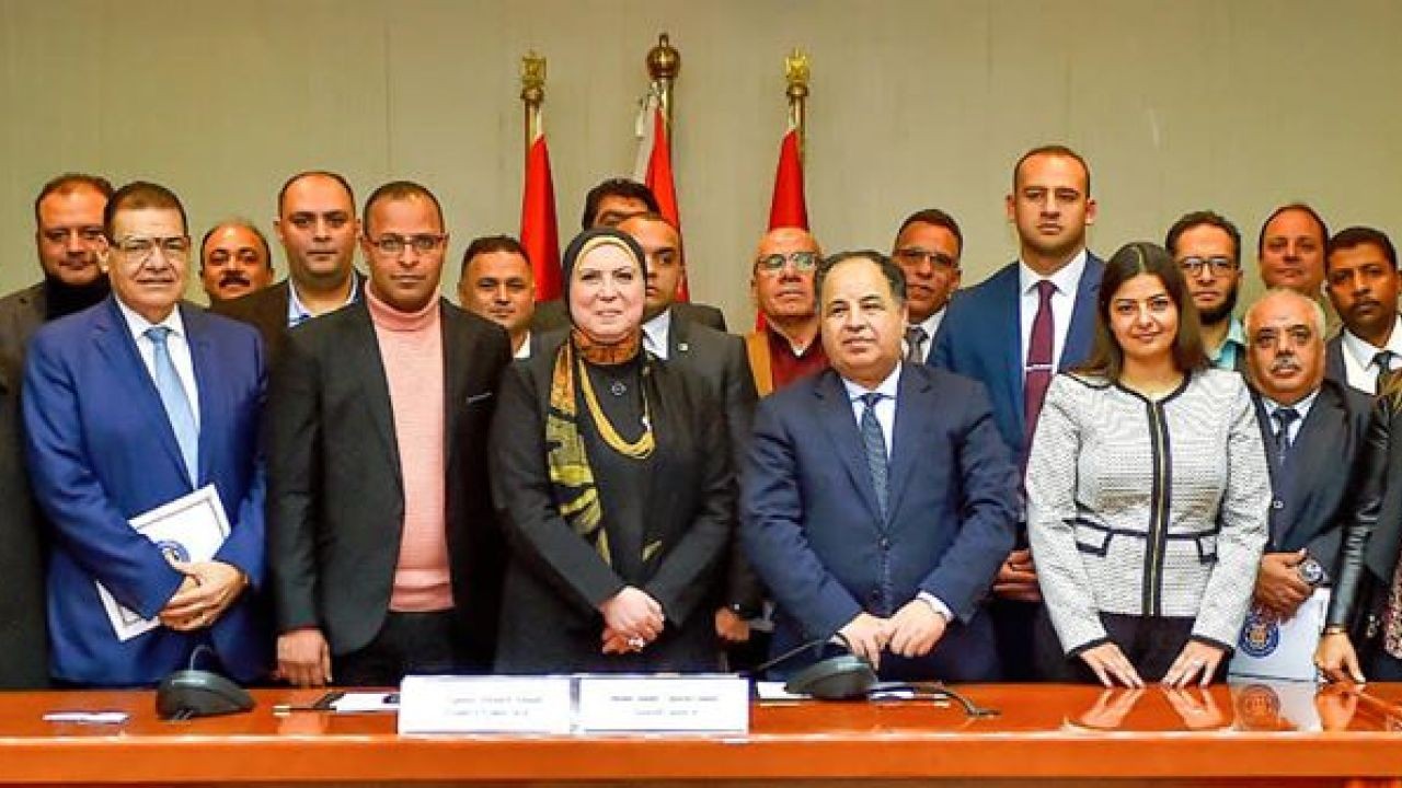 معيط وجامع يوقعان 34 اتفاقا لتسوية مستحقات المصدرين المتأخرة