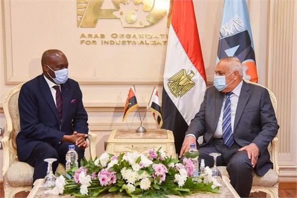 العربية للتصنيع تبحث مع سفير انجولا تلبية احتياجات المشروعات التنموية ببلاده