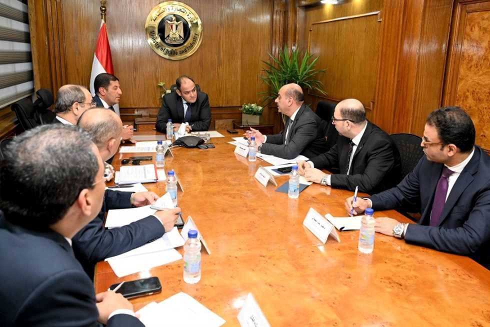 وزير الصناعة: تيسير إجراءات حصول المستثمرين على كافة الموافقات والتراخيص الصناعية